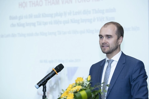 Vietnam needs clear policies to promote renewable energy development: Int’l experts