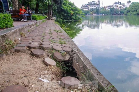 Renovating Hoan Kiem Lake’s embankment needs to ensure minimal impact