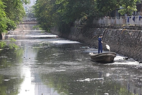 Hanoi to build sewage collection system along polluted river