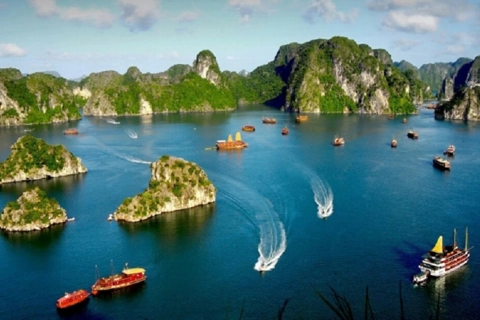 Vietnam tourism earns two world’s leading titles for first time