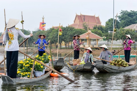 Exploring singularities of 54 Vietnamese ethnic groups right in Hanoi