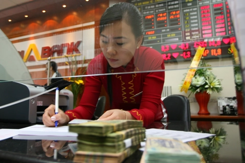 Vietnam government to consider reducing ownership at state-run commercial banks