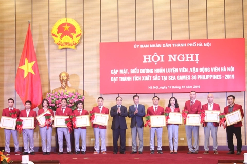 Hanoi awards quarter million USD to meritorious SEA Games 30 coaches and athletes