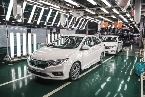 Cars imports, crude oil help Vietnam customs beat 2019 revenue target