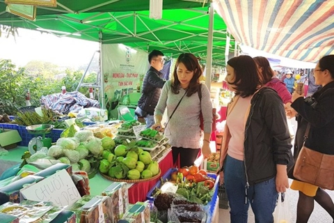 Hanoi acts to prevent price surge in the days prior to Tet holiday