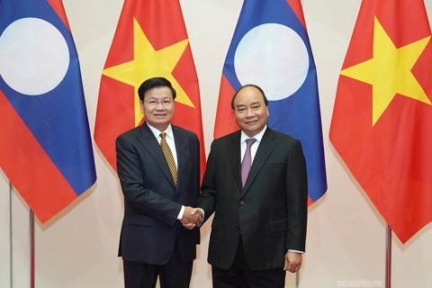 Lao PM visits Vietnam, aiming to triple trade value in 2020