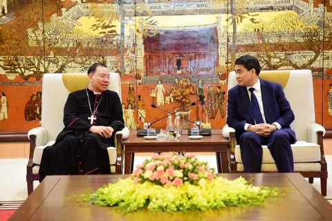 Archbishop of Hanoi extends Tet greetings to municipal government