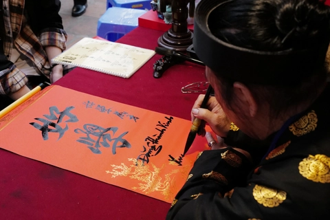 Hanoians enjoy meaningful cultural activities on Tet