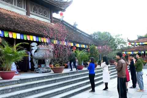 Vietnamese enjoy post-Tet
