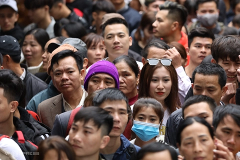 Pilgrims asked to wear masks when visiting pagodas and temples