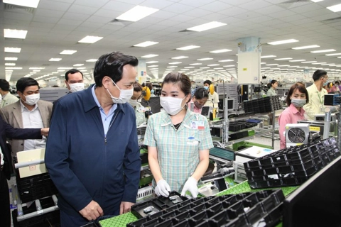 Vietnam labor minister expects strong measures against Covid-19 at industrial parks