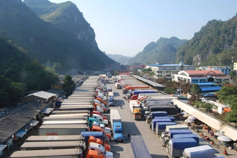 Trade at Vietnam-China border gates intensifies