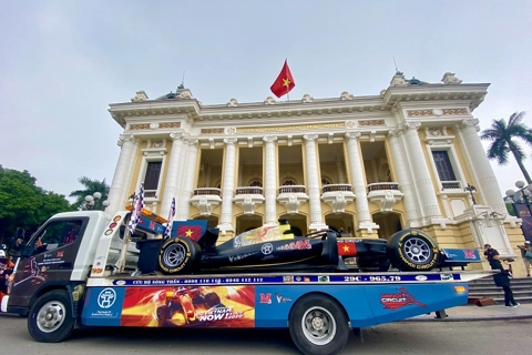 Hanoi streets aroused by F1 model car parade