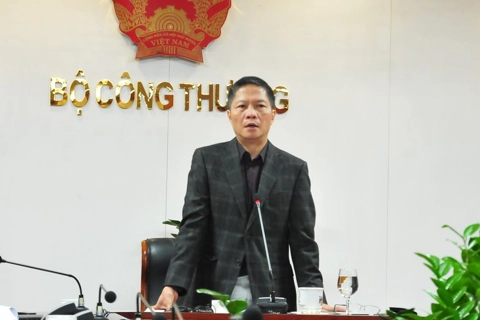 Vietnam trade minister hurries preparation for EVFTA implementation