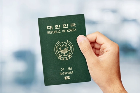 Vietnam halts granting visa for South Koreans amid widespread Covid-19