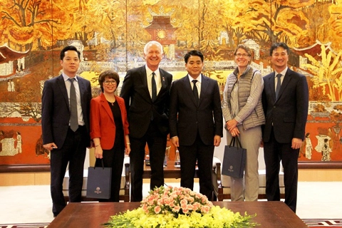 Switzerland seeks stronger business ties with Hanoi