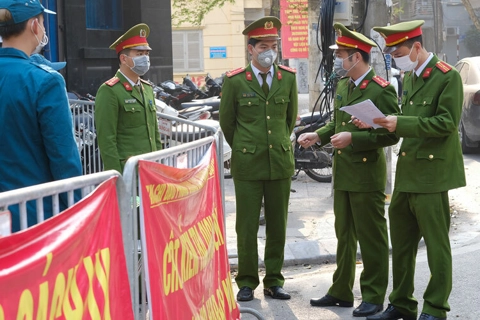 Life of people on Hanoi street under lockdown