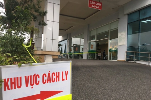 Vietnam doctors strive to save lives of two Covid-19 patients in critical condition