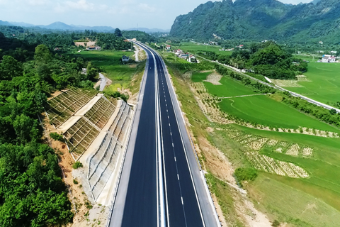 Vietnam to speed up construction of North-South expressway in 2020