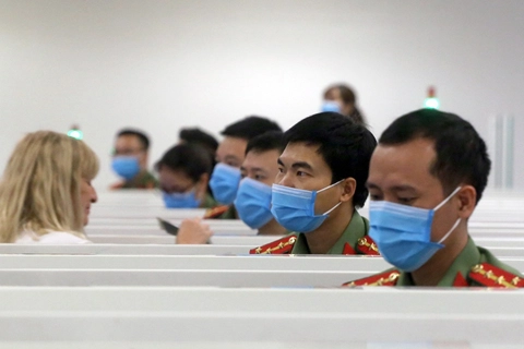 Vietnam suspends entry of foreigners to tame coronavirus spread