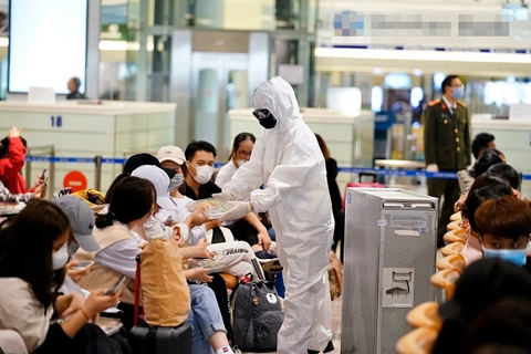 Hanoi's airport stops receiving Vietnamese passengers on quarantine overload