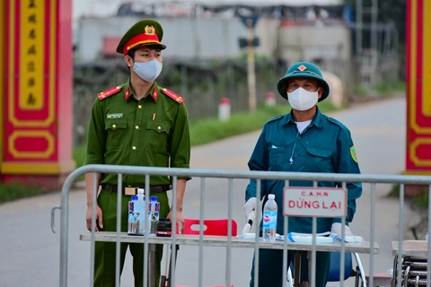 Hanoi village on lockdown through photos
