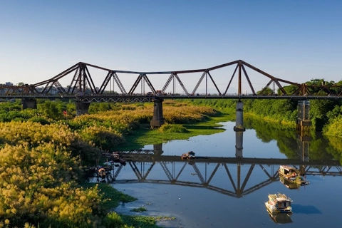 Vietnam’s impressive bridges attract tourists