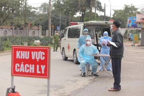 Hanoi starts coronavirus testing for 11,000 people in village under lockdown