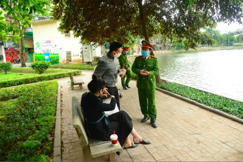 Hanoi handles many violations of social distancing order