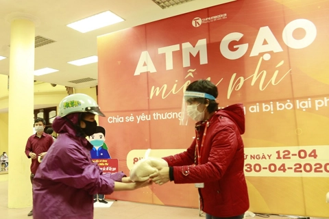 Second rice ATM operated in Hanoi to help needy people overcome Covid-19