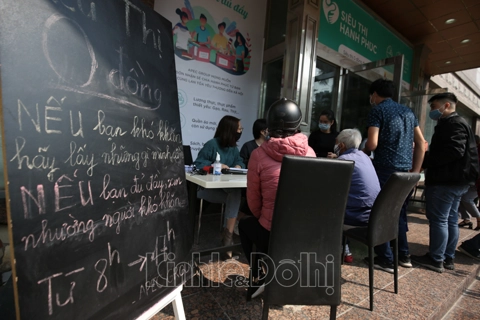 'Zero dong' Happy supermarket in Hanoi aids vulnerable people against Covid-19