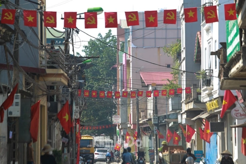 Hanoi streets turn red to mark national holidays