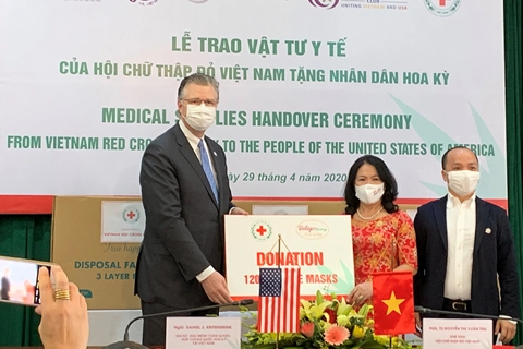 Vietnam donates another 420,000 medical masks to US