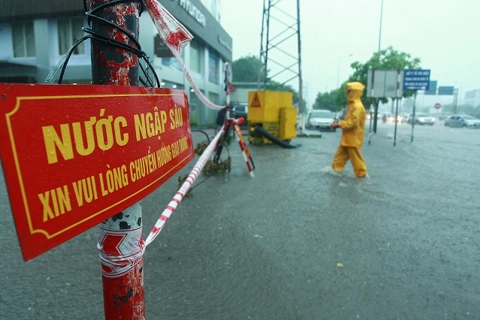 Hanoi applies information technology to prevent flood