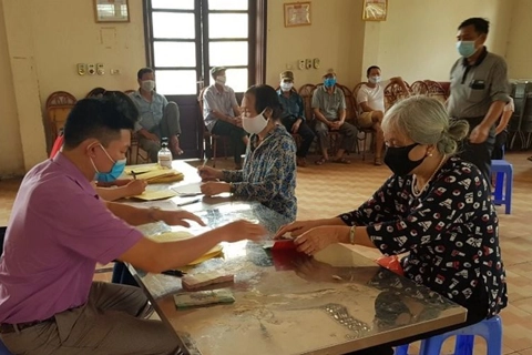 Hanoi timely aids people hit by Covid-19 pandemic