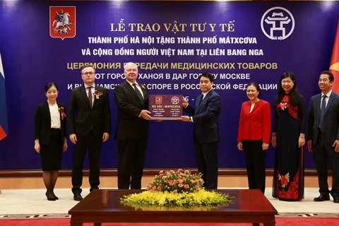 Hanoi donates medical supplies to Moscow to support Covid-19 fight