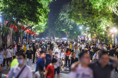 Hanoi walking street bustling again after weekend reopening