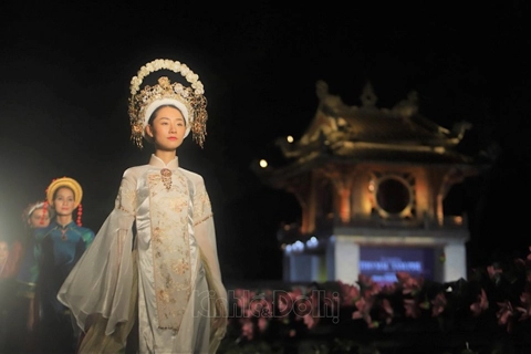 Beauty of 1,000 Ao dai in Vietnamese Cultural Heritage program