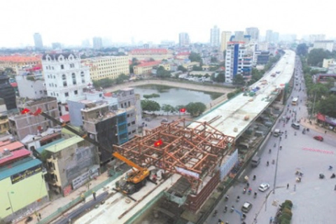 Hanoi urged to stay active in attracting multinationals: Expert