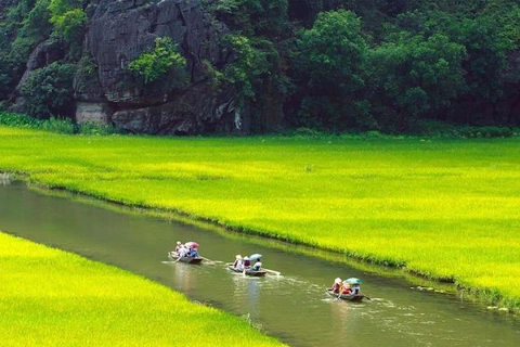 Hanoi shakes hands with provinces to stimulate domestic tourism 