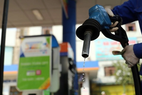 Vietnam trade ministry proposes opening petroleum retail market for foreign firms