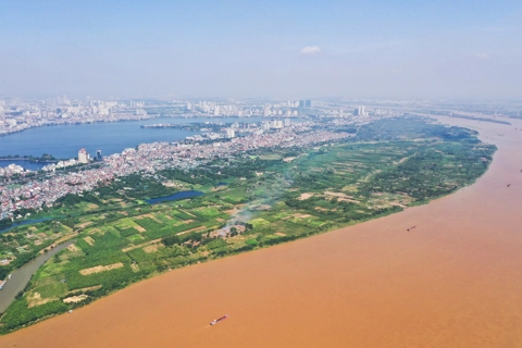 Three Vietnam companies keen on financing zoning plan for Red river: Hanoi mayor