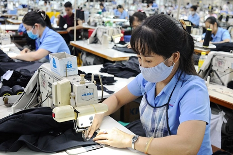 Covid-19 hurts income of 90% of Vietnamese laborers 