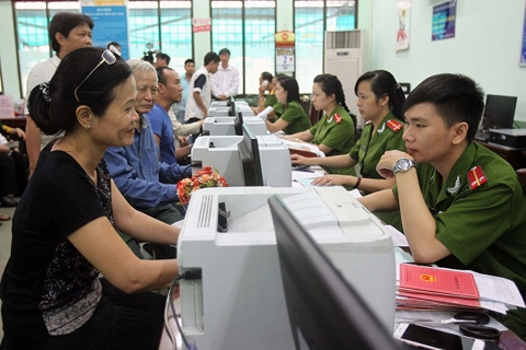 Hanoi urged to be cautious about relaxing residency conditions