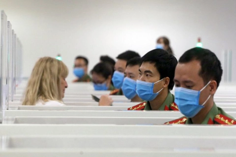 Hanoi tightens foreign entry as community coronavirus infections found