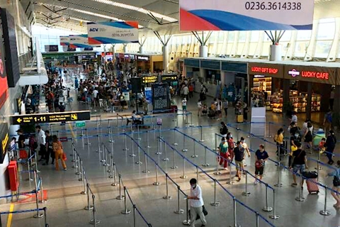 Vietnam cuts all passenger transport services to and from Danang to curb virus spread
