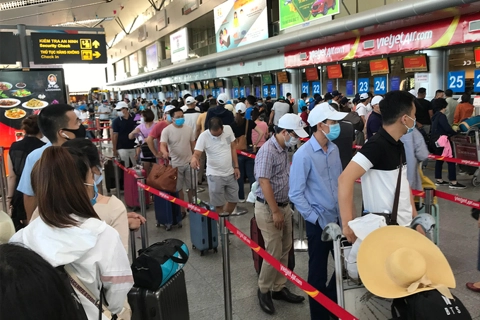 Hanoi on alert as 20,000 people return from pandemic-hit city