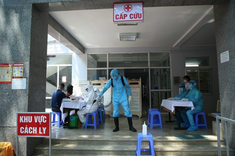 Hanoi’s mayor calls for higher awareness in fighting Covid-19