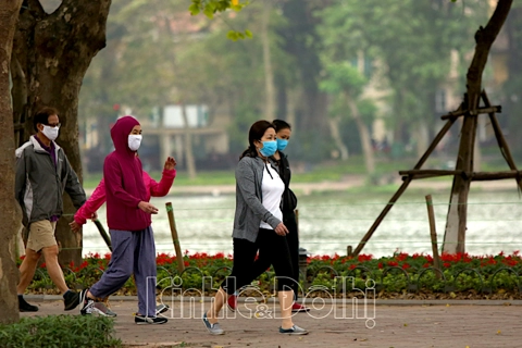 Hanoi starts fining people for not wearing face masks in public