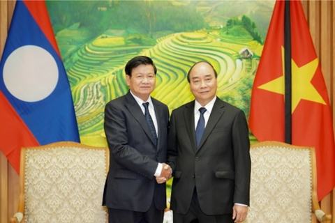 Vietnam, Laos PMs discuss ways to boost bilateral relations